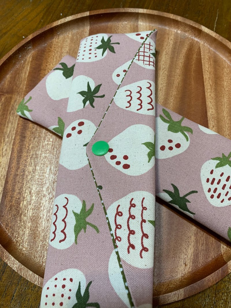 Wenqingfeng environmentally friendly pure cotton chopstick bag strawberry daifuku romantic pink Japanese trendy storage handmade tableware - กล่องเก็บของ - ผ้าฝ้าย/ผ้าลินิน สึชมพู