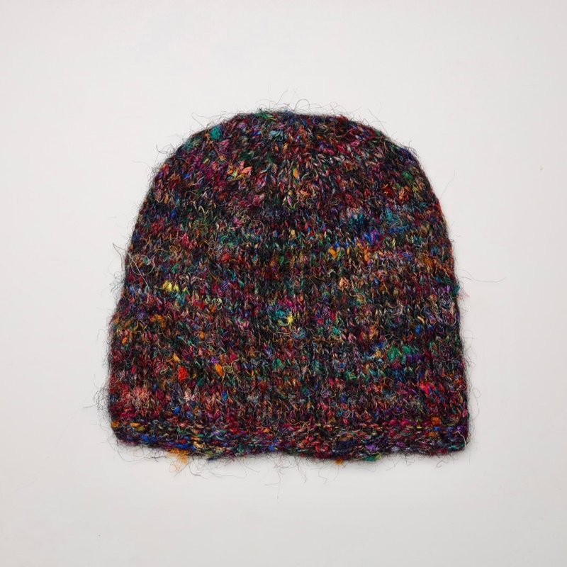 Artistic knitted melon skin hat Indian silk miscellaneous thread colorful gradient hand-knitted hat - black impression - หมวก - ไฟเบอร์อื่นๆ สีดำ