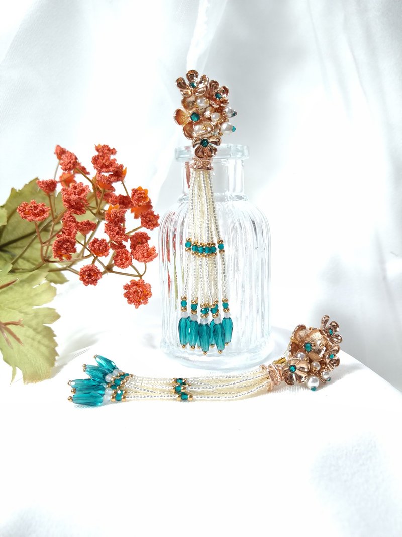 SWAROVSKI 系列【永恆之泉】夾式耳環  流蘇 珍珠 花 施華洛世奇 - 耳環/耳夾/耳骨夾 - 珍珠 藍色