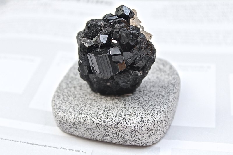 石栽 SHIZAI 黑碧璽原礦-含底座 - 擺飾/家飾品 - 寶石 黑色