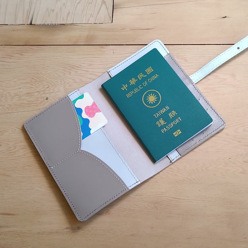 Color-blocked sheepskin passport cover (4 contrasting colors available) - ที่เก็บพาสปอร์ต - หนังแท้ 