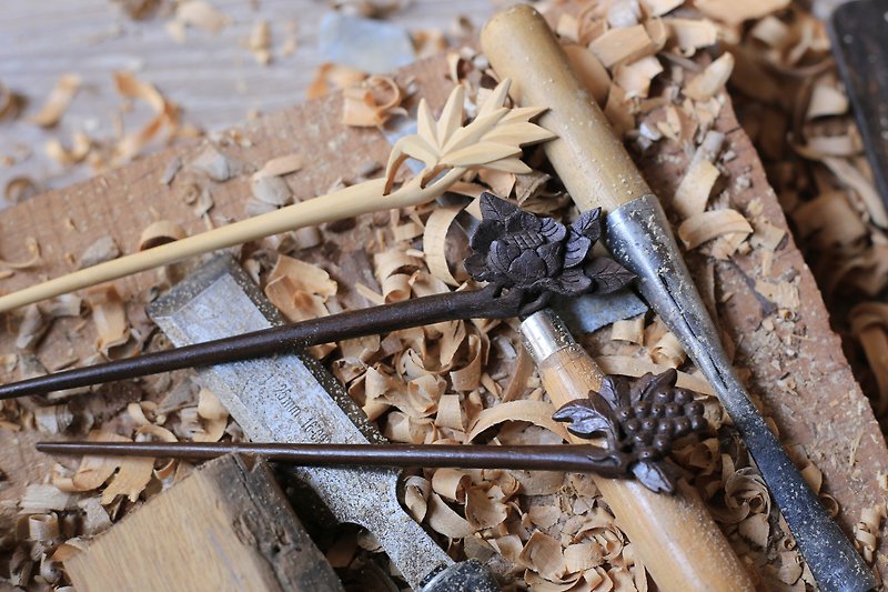 Yiranzhi original | Handmade wood carving hairpin | Maple leaf peony grape | Boxwood ebony - Hair Accessories - Wood 