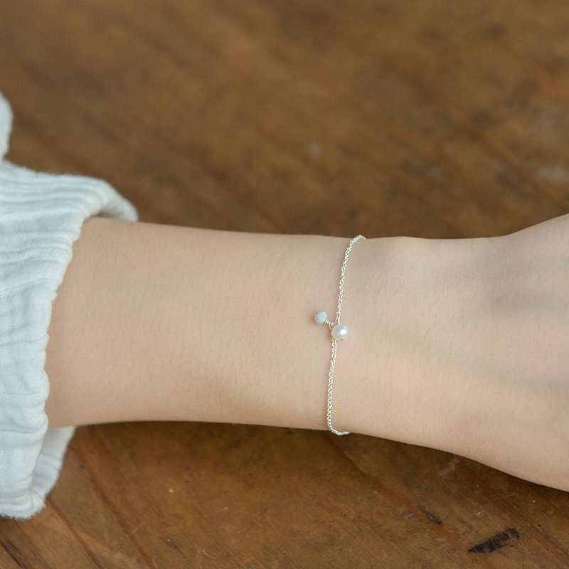 Pearl small fruit silver bracelet - seaweed stone - สร้อยข้อมือ - เครื่องเพชรพลอย สีเทา