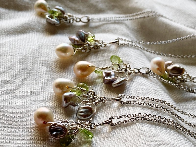 [June and August birthstones] Peridot and freshwater pearl necklaces that repel negatives - สร้อยคอ - ไข่มุก สีเงิน