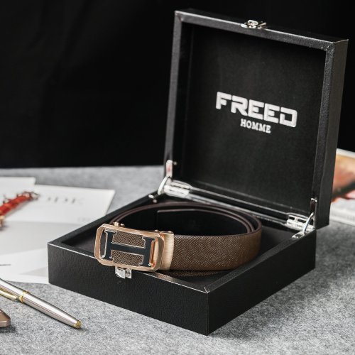 FREED 【FREED】金屬拚色英文字母扣商務休閒頭層牛皮皮帶