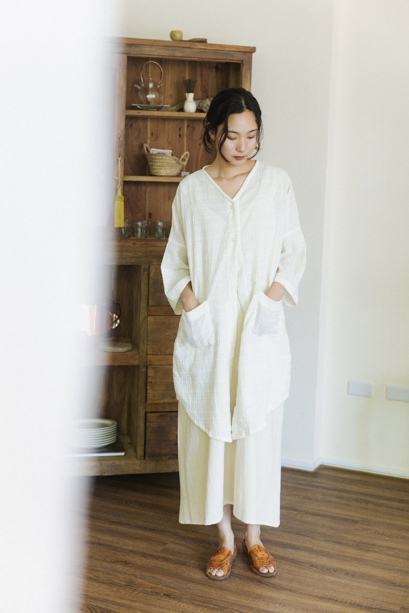 立體織紋純棉布料長外套_米白 - 女大衣/外套 - 棉．麻 白色