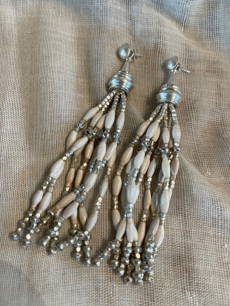 Handmade Job's tears tassel dangle earrings (E0225) - 耳環/耳夾/耳骨夾 - 銀 