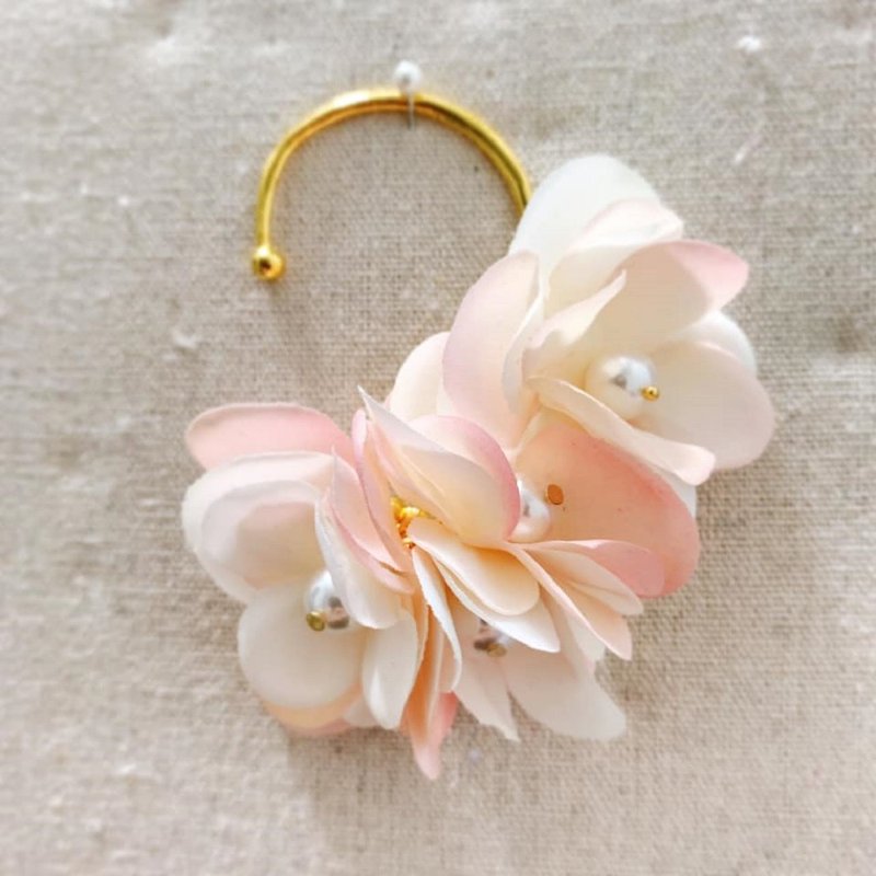 【Wedding Earrings】Hanging ear hooks with large flower earrings - Earrings & Clip-ons - Plants & Flowers Pink