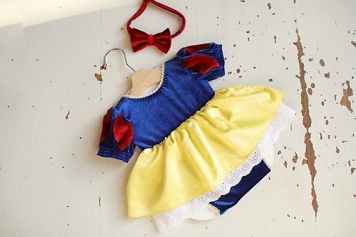 Divaprops Snow White bodysuit for newborn girls:the perfect outfit for a little girl