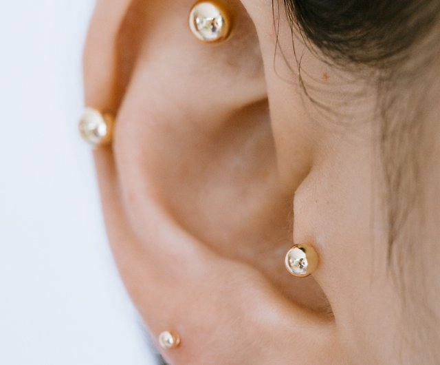 14K Gold Ball Cartilage Helix Tragus Internally Threaded Piercing Earring  Labret - Shop ONDAISY Earrings & Clip-ons - Pinkoi