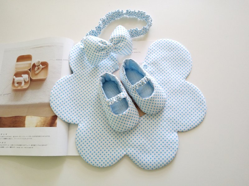 藍點點彌月禮物 嬰兒鞋+圍兜+髮帶 - 滿月禮物 - 棉．麻 藍色