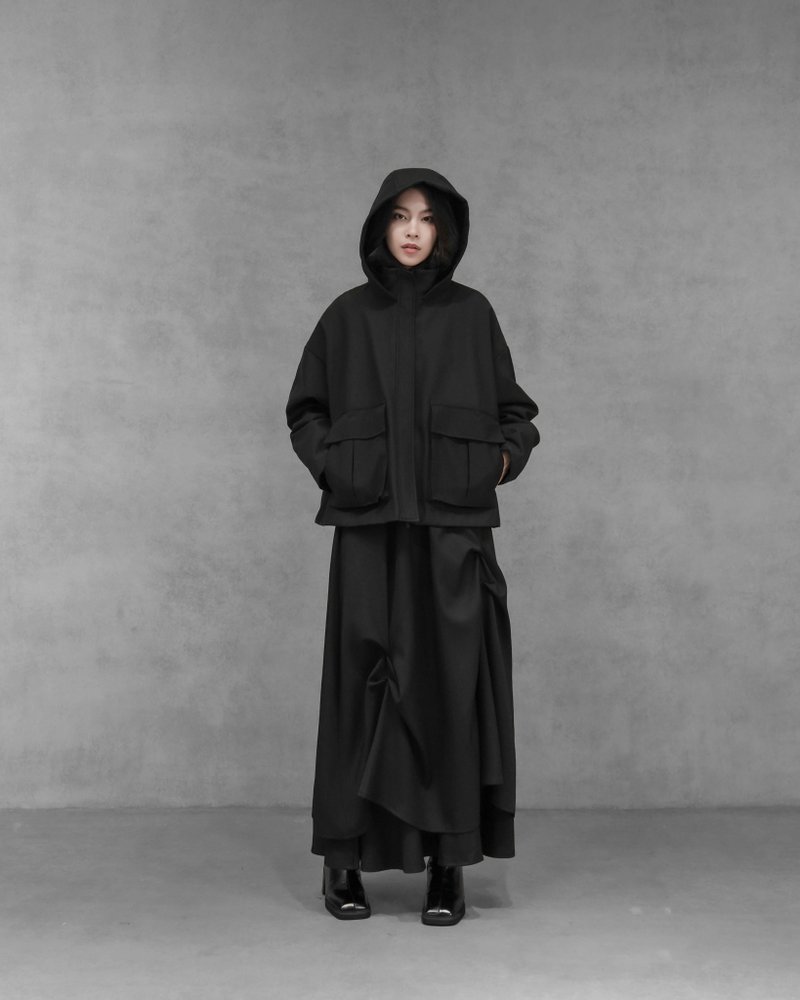 MUKK DESIGN 雙口袋防潑水舖棉短版外套 - 女大衣/外套 - 聚酯纖維 黑色