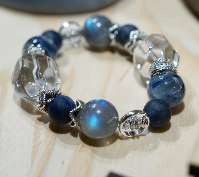 Labradorite Stone Stone white crystal bracelet bracelet natural crystal - สร้อยข้อมือ - คริสตัล สีทอง