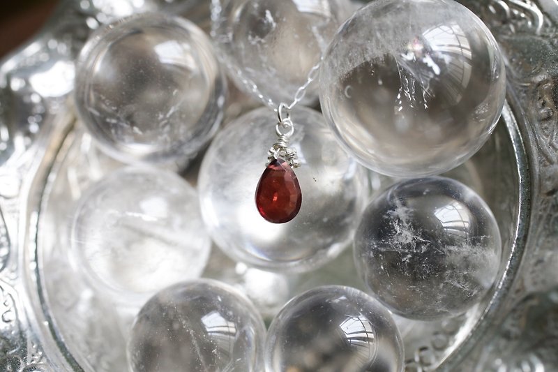 Faceted Water Drop Red Stone 925 Sterling Silver Collarbone Necklace - สร้อยติดคอ - เครื่องเพชรพลอย สีแดง