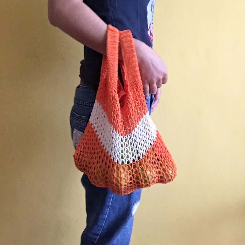 Vest-shaped flat east bag carrot orange - กระเป๋าถือ - เส้นใยสังเคราะห์ 