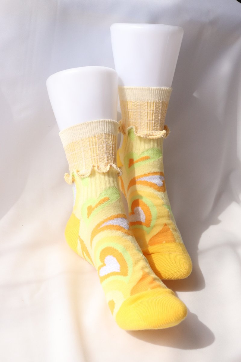 Yellow heart pattern colorful mellow socks flashy socks unique size 22.5-25 women's socks - ถุงเท้า - วัสดุอื่นๆ สีเหลือง