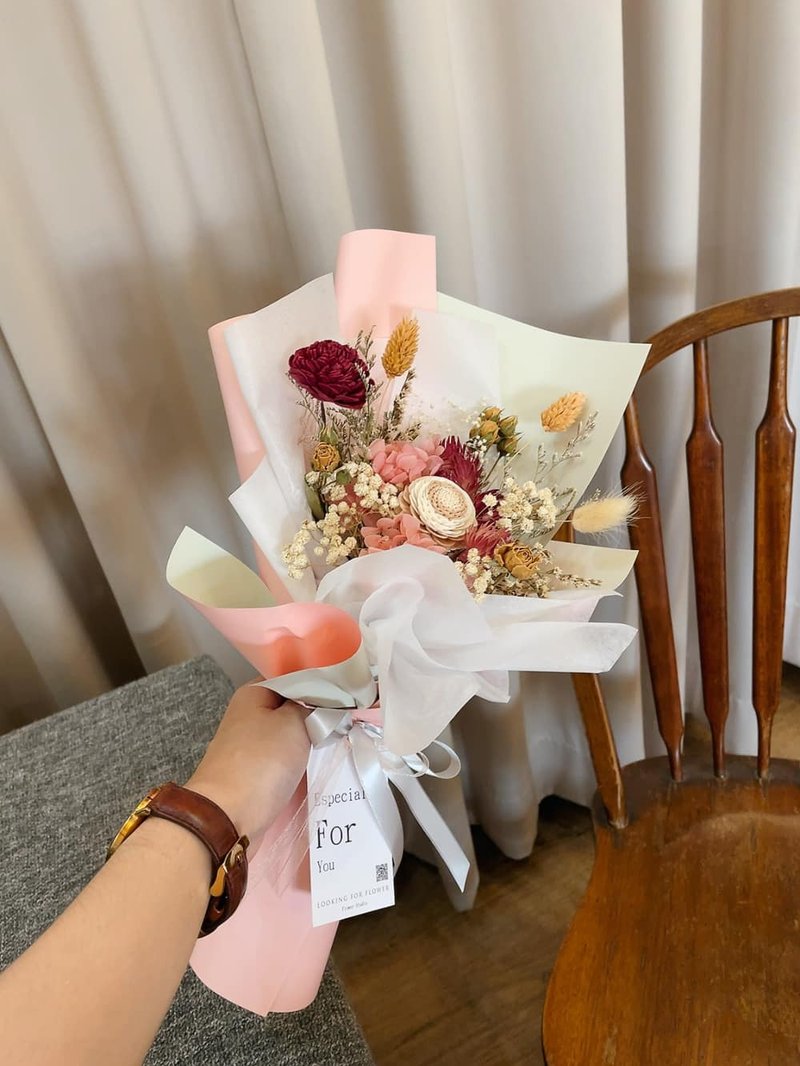 Dried bouquet [milk powder wine red] birthday bouquet, Valentine's Day bouquet, Mother's Day bouquet, graduation flower - ช่อดอกไม้แห้ง - พืช/ดอกไม้ 