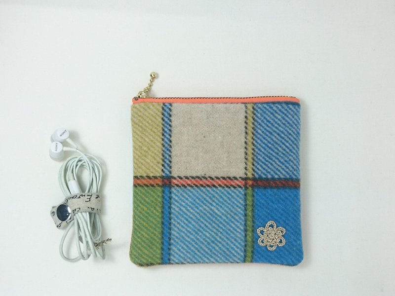 [FZK/Small Bag] Contrast Color Wool Plaid Orange - กระเป๋าเครื่องสำอาง - ผ้าฝ้าย/ผ้าลินิน สีส้ม