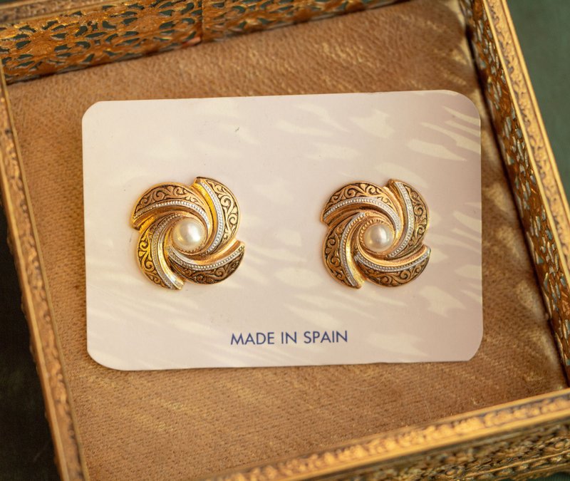 Vintage Spanish Damascene Earrings with Faux Pearl - Earrings & Clip-ons - Other Metals Gold