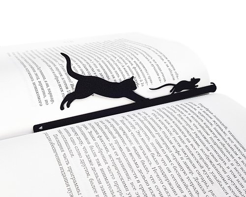 Design Atelier Article Small bookish gift for best friend metal bookmark Cat and the Mouse
