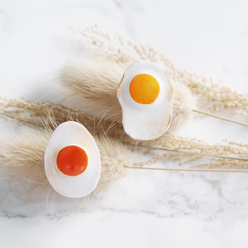 Egg earrings - ต่างหู - พลาสติก สีเหลือง