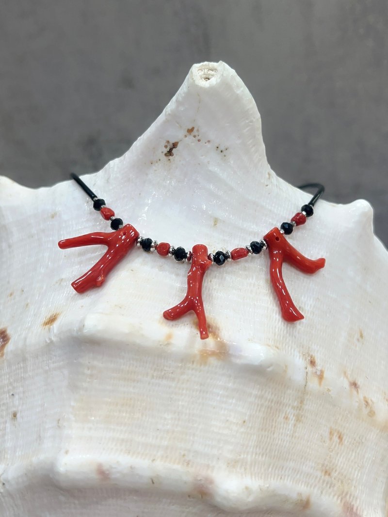 Natural coral necklace Aka red coral branch coral black agate - สร้อยคอ - เครื่องเพชรพลอย 