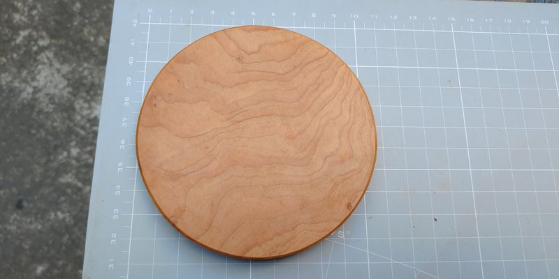 Taiwan yellow cypress round coaster K is about 10.5 cm in diameter and about 1 cm thick - กล่องเก็บของ - ไม้ 