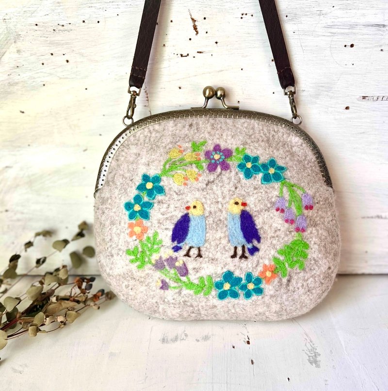 鳥とお花の羊毛刺繍ポシェットーベージュ - 側背包/斜背包 - 羊毛 卡其色