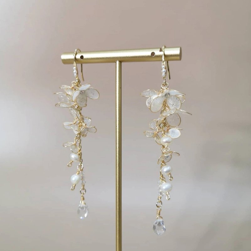 荳蔻年華 | 耳夾耳鈎 | 手作婚禮樹脂水晶花飾品 - 耳環/耳夾/耳骨夾 - 其他材質 白色