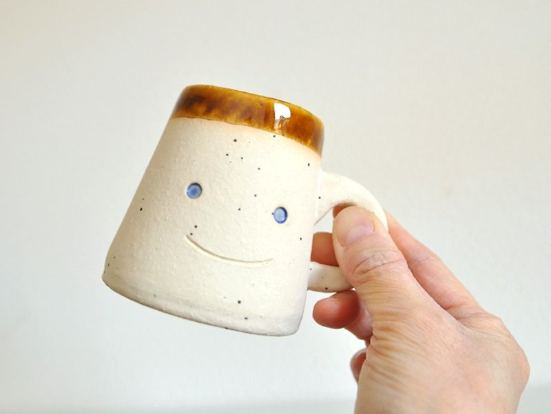 smile cup - 花瓶/花器 - 陶 白色