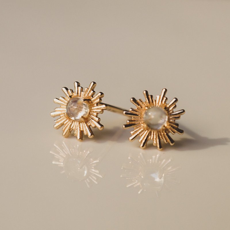 Rainbow Moonstone Sunburst Stud Earrings - Moonstone - Stud earrings - Gemstone - ต่างหู - เครื่องเพชรพลอย หลากหลายสี