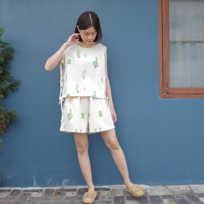 Cactus short pants / limited printed on 100% cotton - 女短褲/五分褲 - 棉．麻 白色