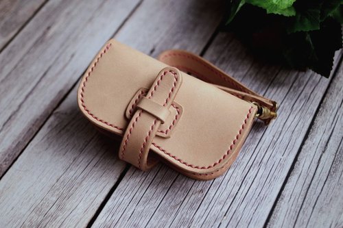 本革サドルレザーの二つ折フラップキーケース【受注制作】 - ショップ Babylonica Leather Craft （バビロニカレザークラフト）  キーホルダー・キーケース - Pinkoi