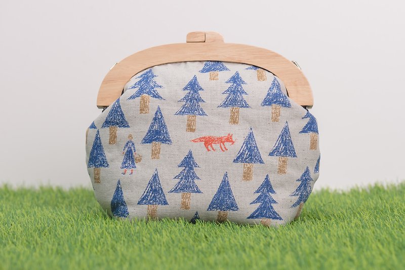 The fairy tale in the forest blue / wooden mouth gold bag / retro crossbody bag / carry bag small - Messenger Bags & Sling Bags - Cotton & Hemp Blue