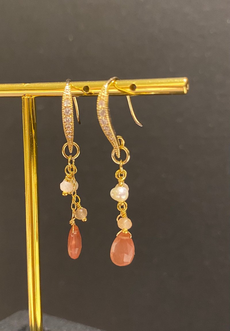 GooDay Pink Moonlight Natural Stone Earrings - ต่างหู - เครื่องเพชรพลอย สึชมพู