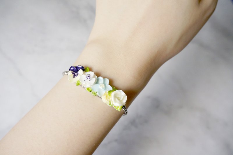 =Flower Piping= Floral Bracelet Customizable - สร้อยข้อมือ - ดินเหนียว สีน้ำเงิน