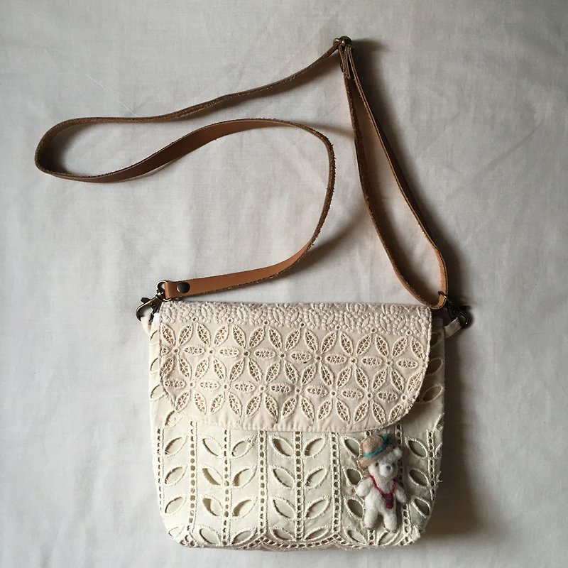 lace bag with summer bear - Messenger Bags & Sling Bags - Cotton & Hemp Khaki
