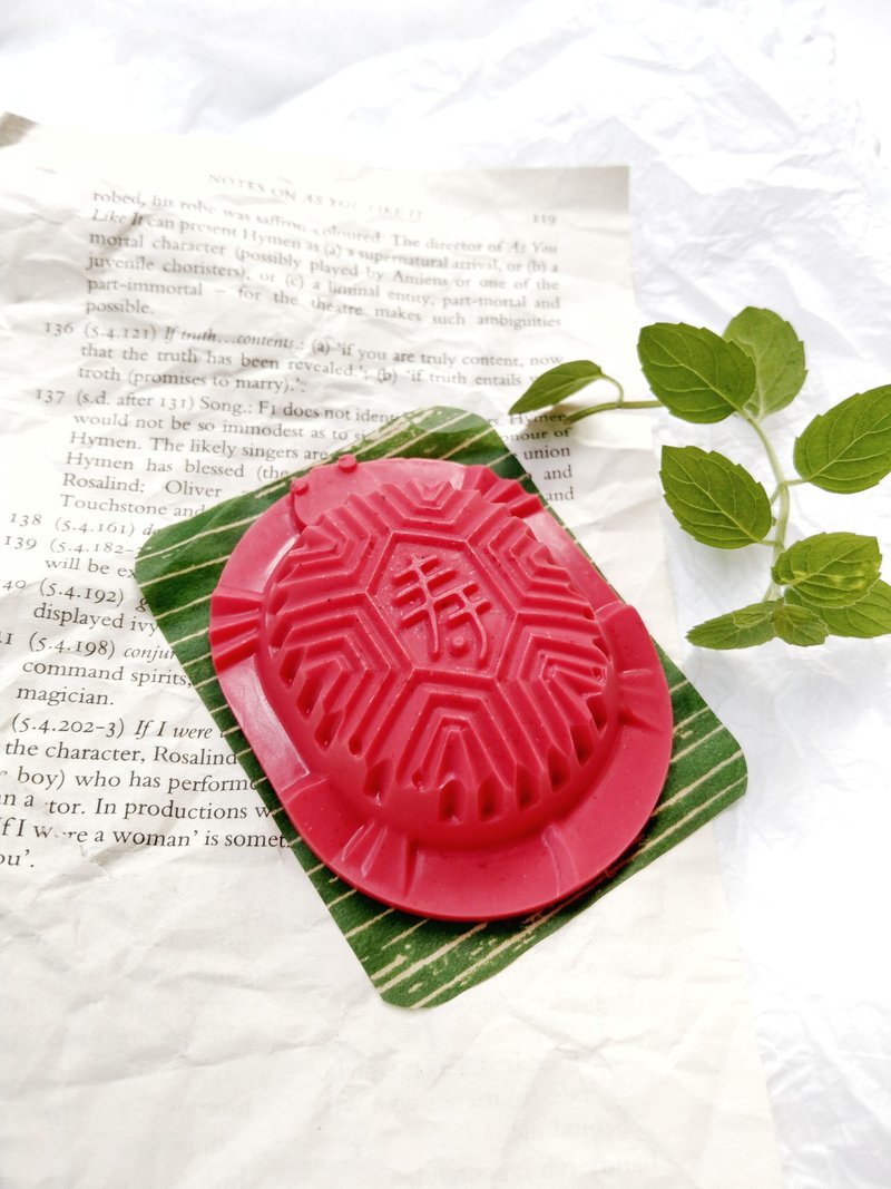 Shougui handmade soap, traditional retro style, replica of Taiwan's delicious Chinese New Year souvenir red turtle cake - Soap - Plants & Flowers White