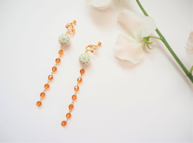 tachibanaya Japanese TEMARI earrings Margaret long swarovski 雏菊 耳環 日本的傳統工藝 - ピアス・イヤリング - 刺しゅう糸 オレンジ
