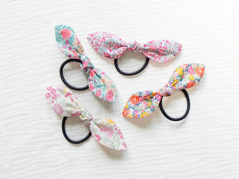 LIBERTY FABRICS Handmade Bunny Hair Tie - เครื่องประดับผม - ผ้าฝ้าย/ผ้าลินิน สึชมพู