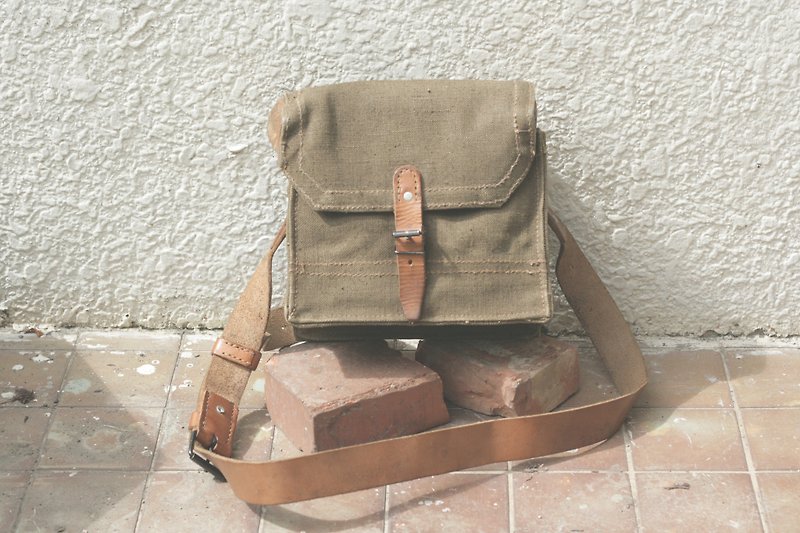 French Army _ magazines shoulder bag _ small - กระเป๋าแมสเซนเจอร์ - ผ้าฝ้าย/ผ้าลินิน สีนำ้ตาล