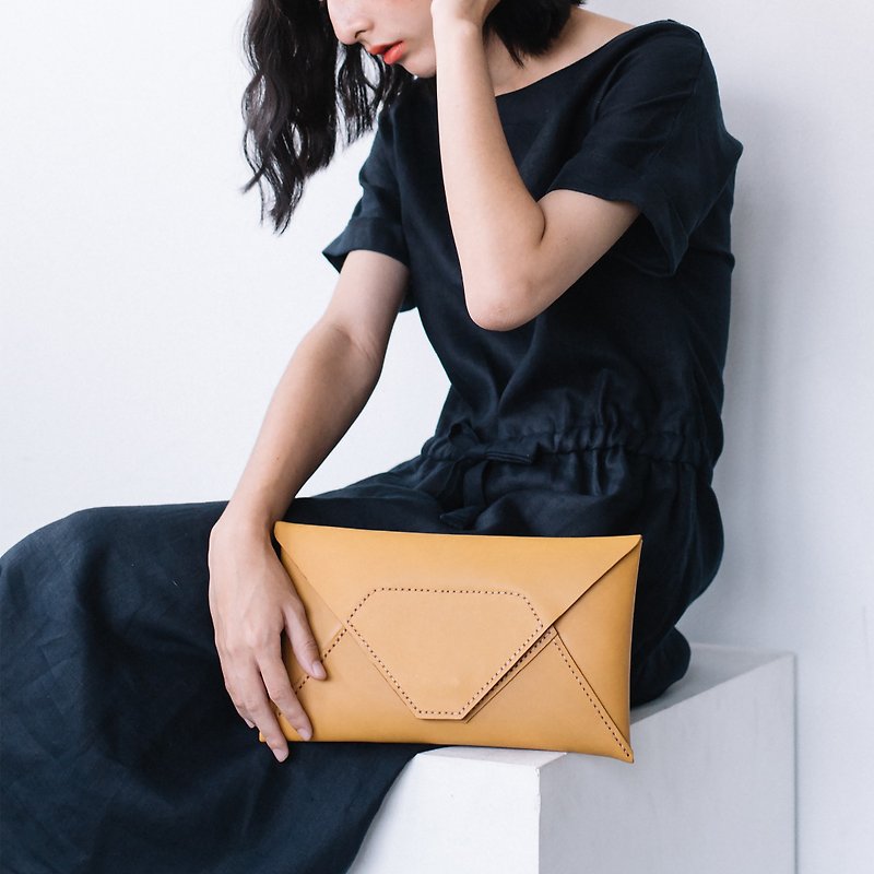 HANDMADE HIGH QUALITY JAPANESE VEGETABLE TANNED COW LEATHER CLUTCH BAG-YELLOW/CREAM - 手拿包 - 真皮 黃色