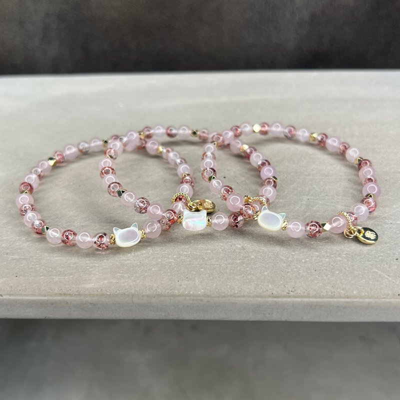 Cat's Golden Strawberry Bracelet attracts wealth, wards off villains, ward off evil spirits and turn evil spirits into a peach blossom, making it popular among neighbors. - สร้อยข้อมือ - คริสตัล สึชมพู