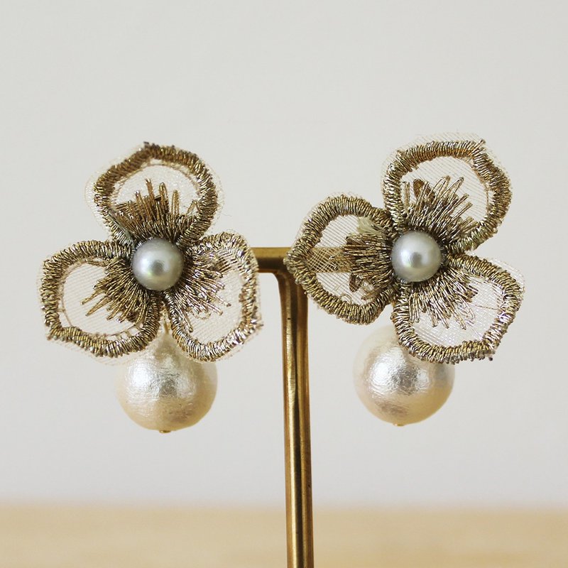 japanese modern lace flower pierce / earrings - Earrings & Clip-ons - Other Metals Gold
