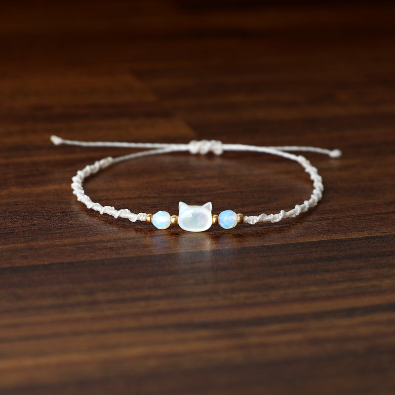 White Cat Mother of Pearl Opalite Onyx Macrame Knot Bracelet - 手鍊/手環 - 蠟 多色