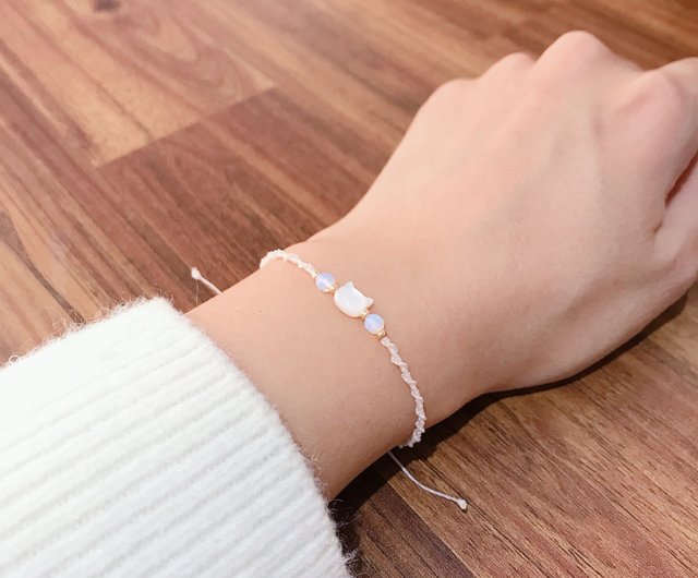 ホワイトオパライト(オパール) 白猫 デザインブレスレット ゴールド金具 白猫の螺鈿 Opal Onyx マクラメ 結び目 ブレスレット - ショップ