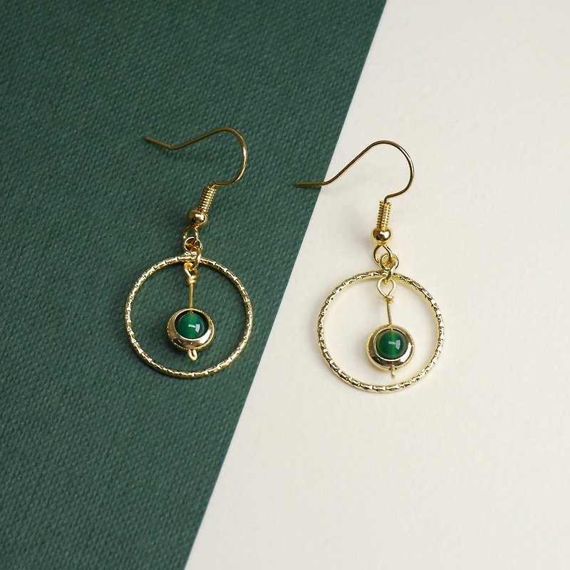 Natural green agate earrings (can change ear clips) - ต่างหู - เครื่องประดับพลอย สีเขียว