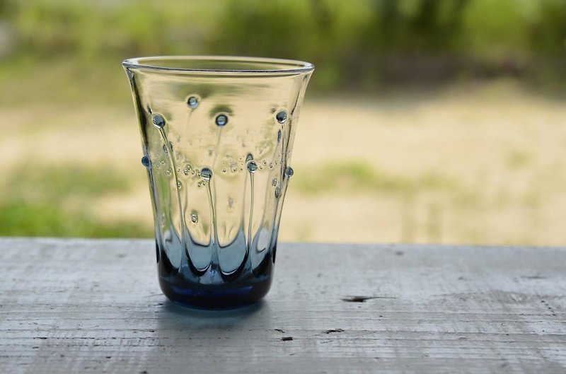 雫のグラス（ブルーグレー） - 急須・ティーカップ - ガラス ブルー