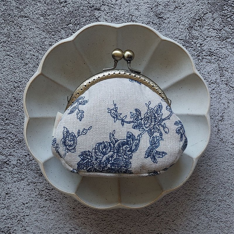 青花瓷圖紋 古典浮雕紋飾 零錢包 口金包 - 零錢包/小錢包 - 棉．麻 藍色