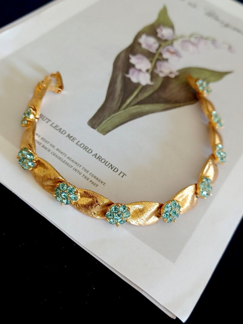 vintage jewelry  Trifari 金色緞帶藍色萊茵石小花 手鍊 - 手鍊/手環 - 其他金屬 